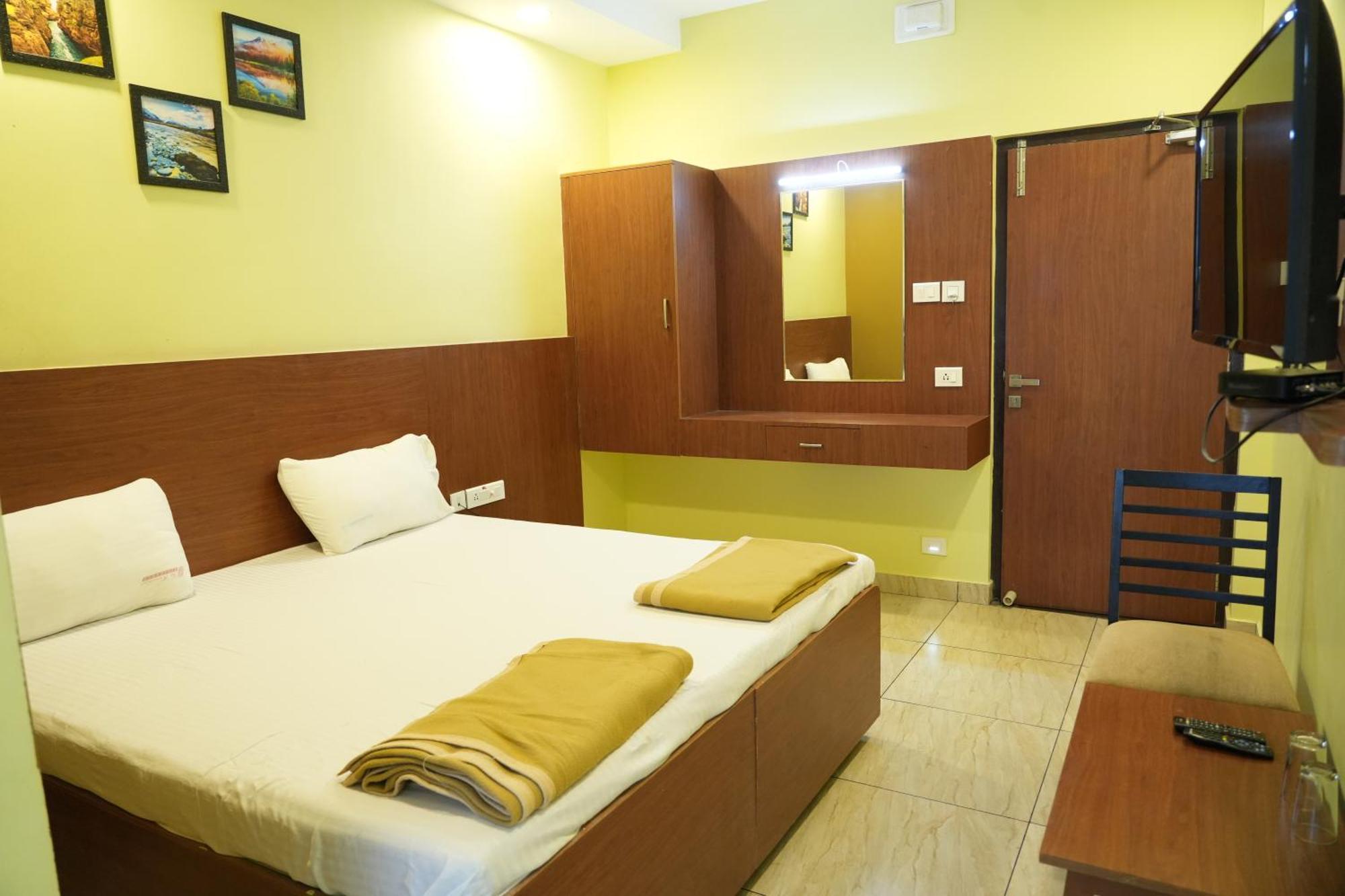Sri Krishnan Residency Hotel Pollachi Exterior photo