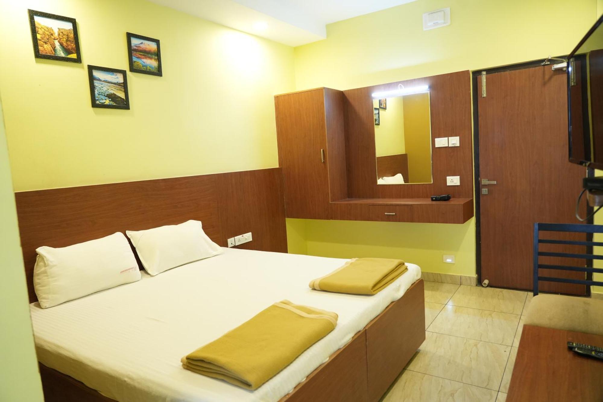 Sri Krishnan Residency Hotel Pollachi Exterior photo