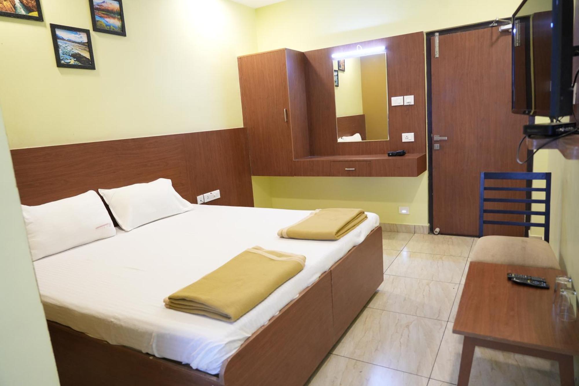 Sri Krishnan Residency Hotel Pollachi Exterior photo