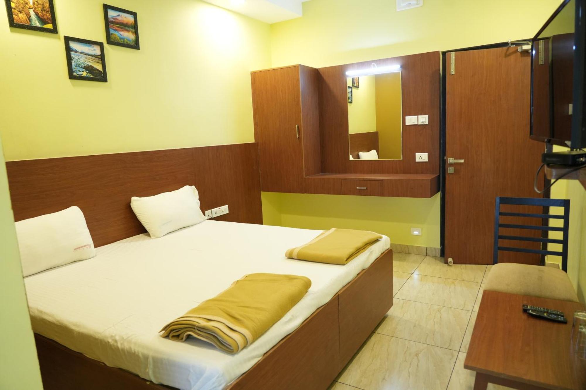 Sri Krishnan Residency Hotel Pollachi Exterior photo
