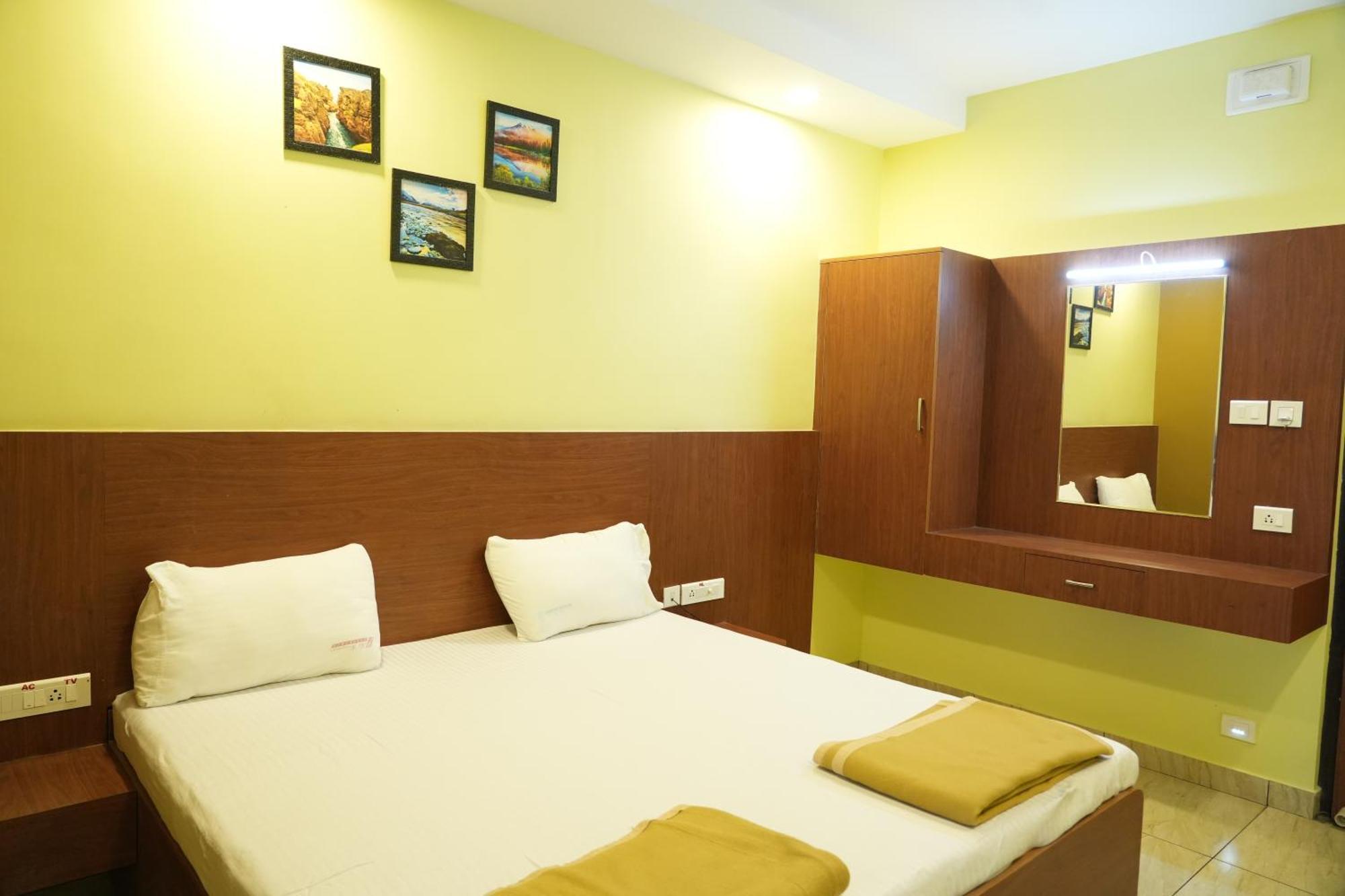 Sri Krishnan Residency Hotel Pollachi Exterior photo