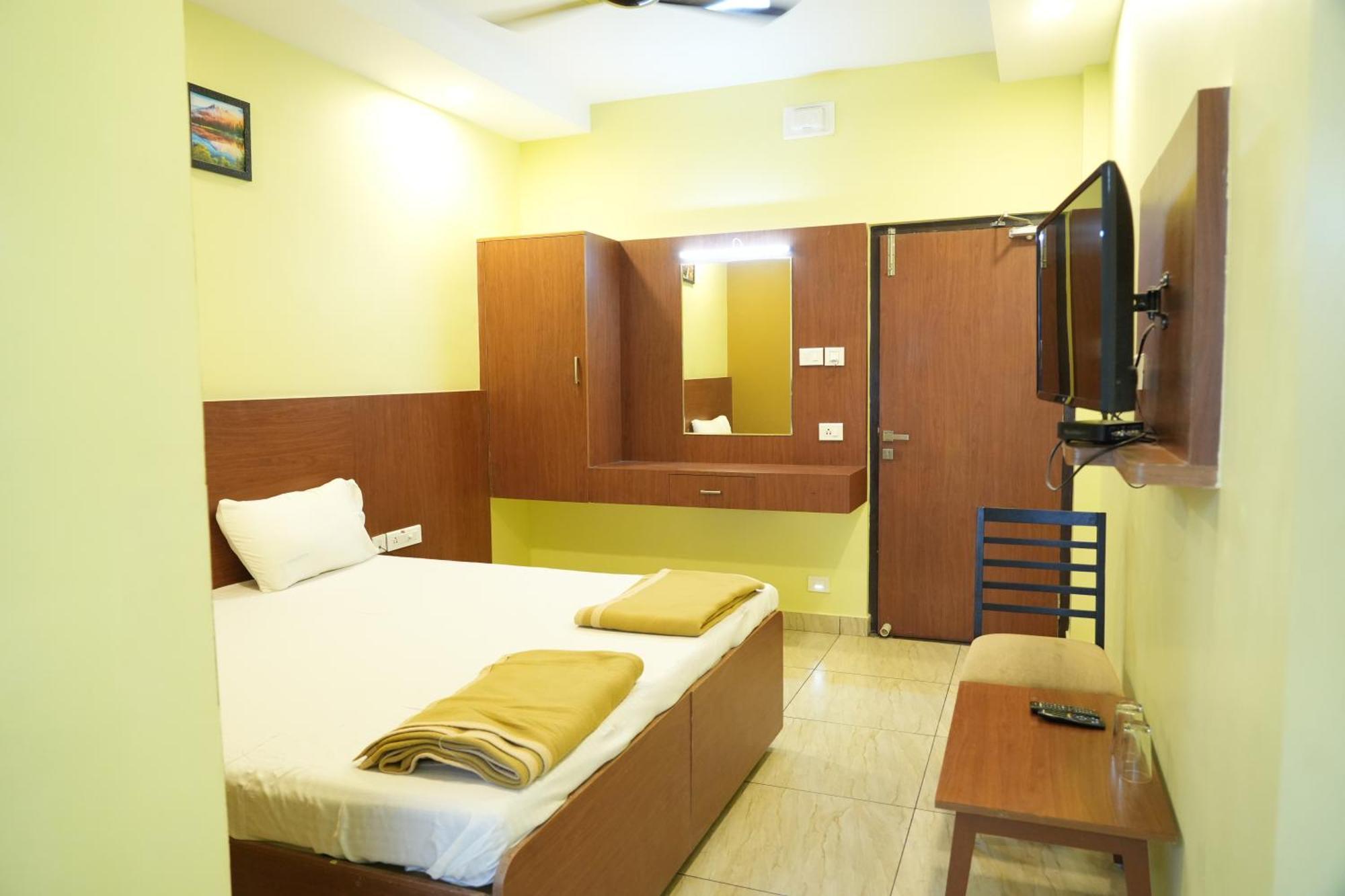 Sri Krishnan Residency Hotel Pollachi Exterior photo