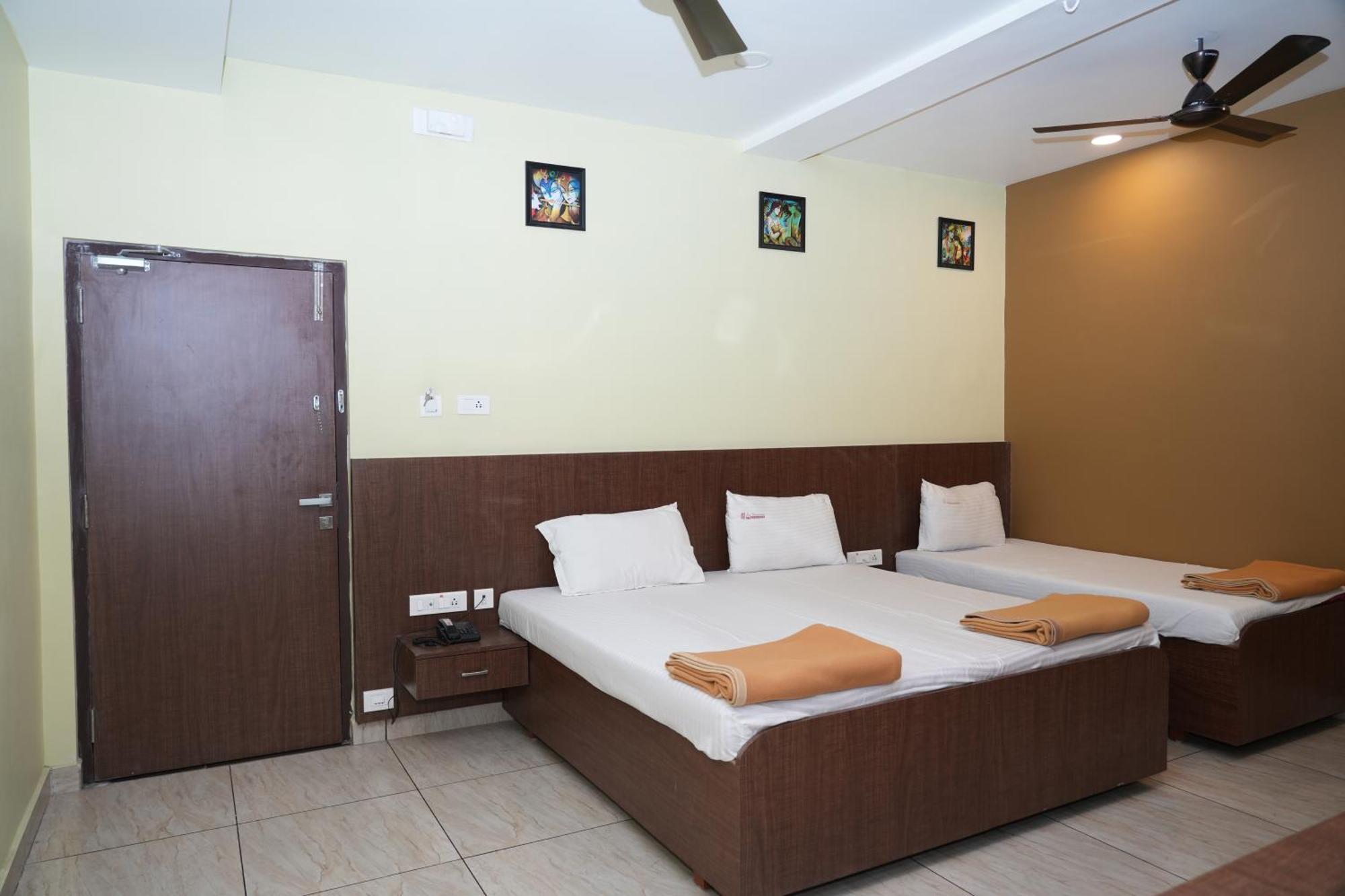 Sri Krishnan Residency Hotel Pollachi Exterior photo