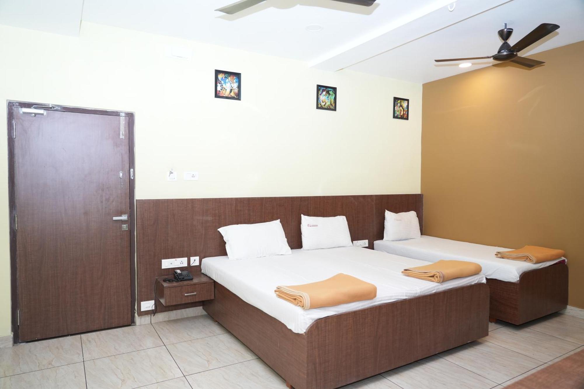 Sri Krishnan Residency Hotel Pollachi Exterior photo