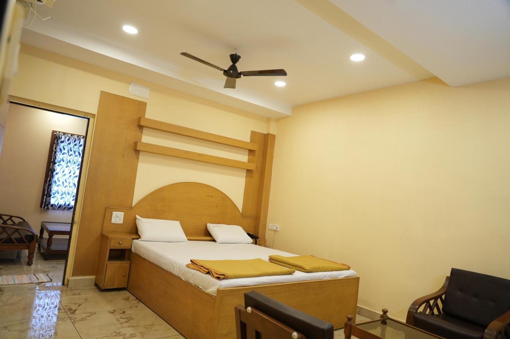 Sri Krishnan Residency Hotel Pollachi Exterior photo