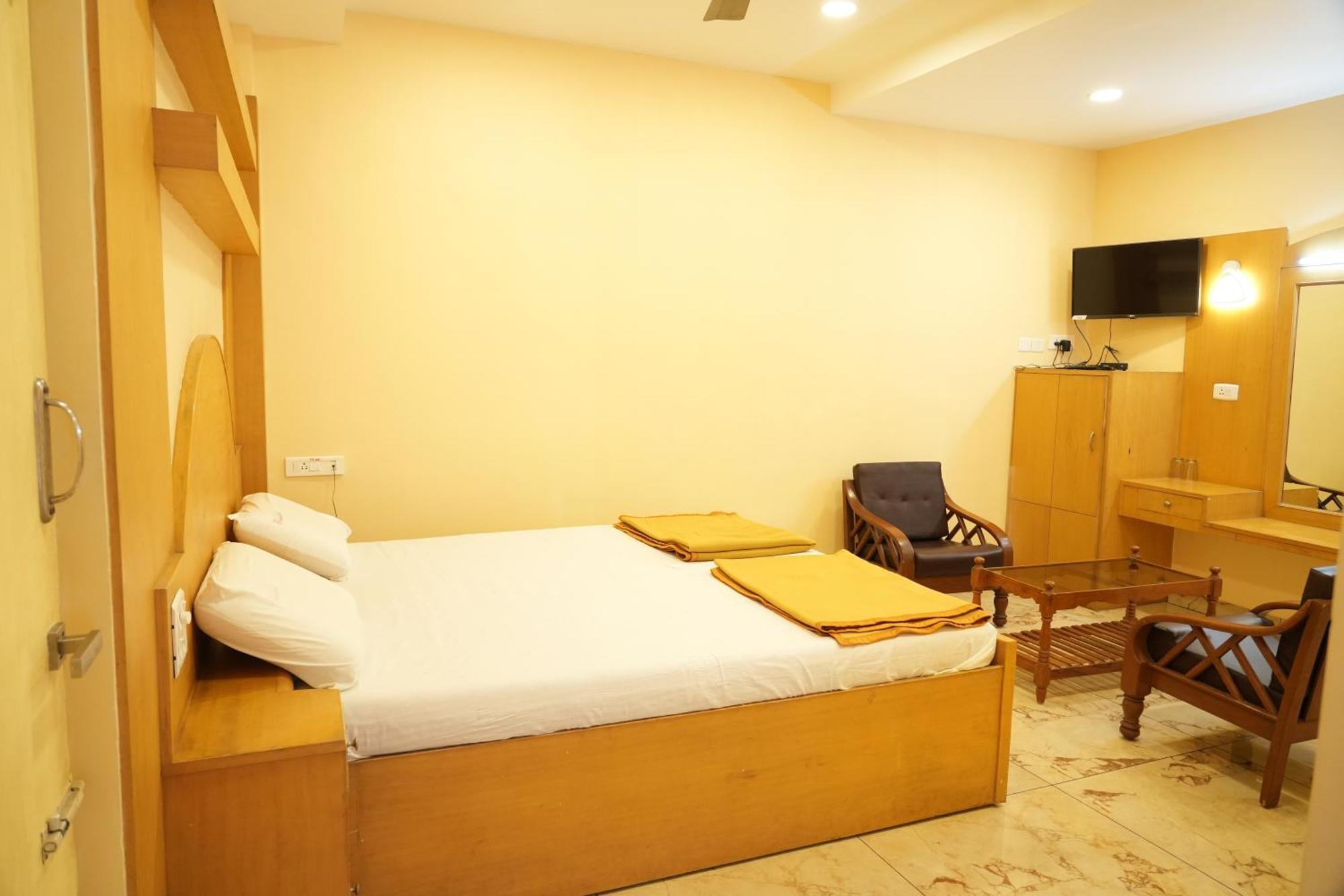 Sri Krishnan Residency Hotel Pollachi Exterior photo