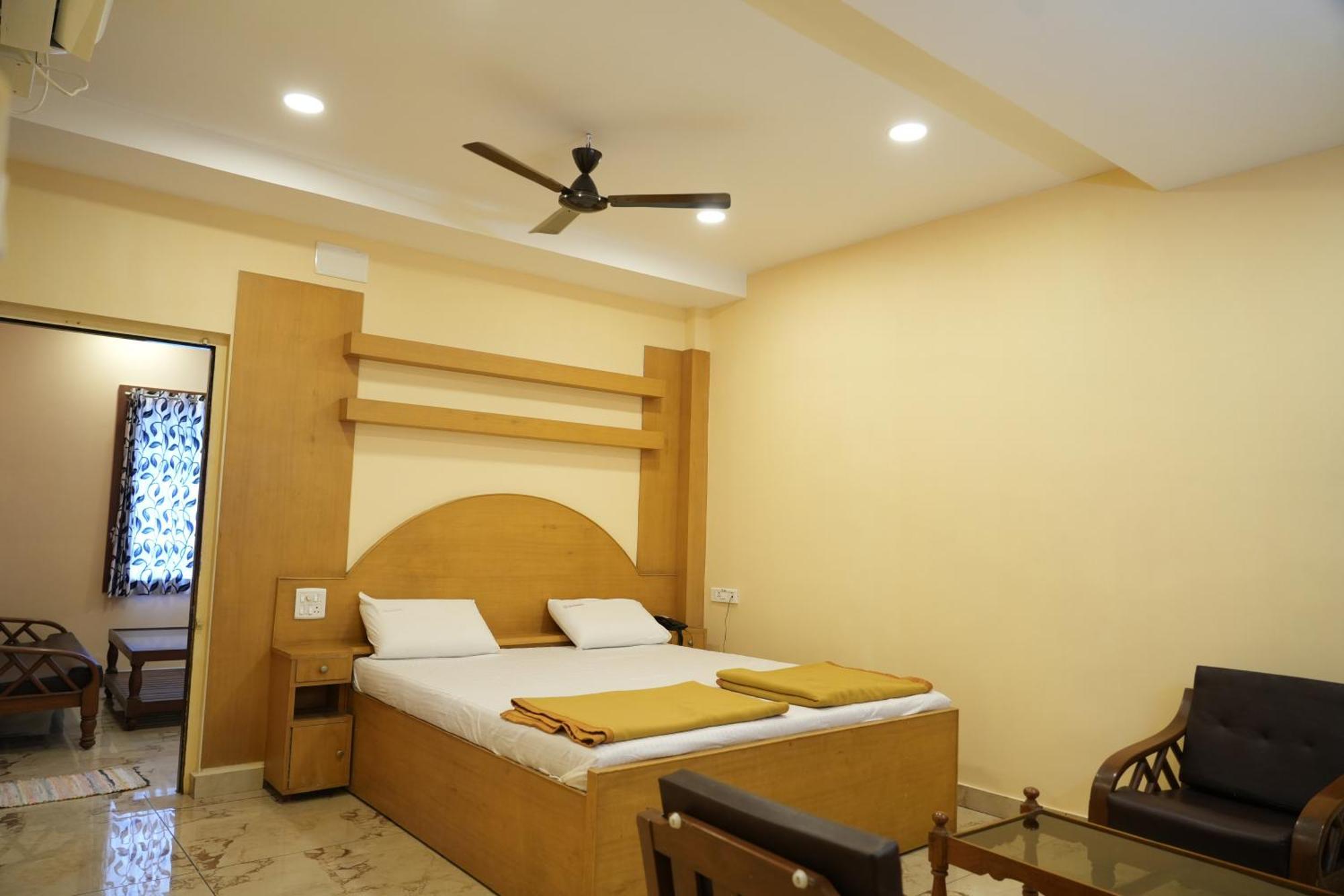 Sri Krishnan Residency Hotel Pollachi Exterior photo